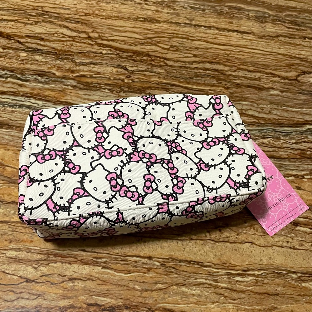Hello Kitty - Picture 3 of 5
